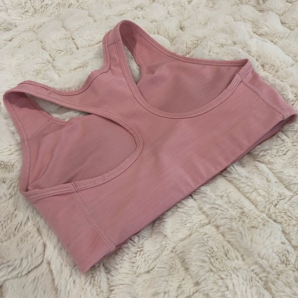 Gently worn Nike Small removable padding racer back sports bra - Picture 2 of 6